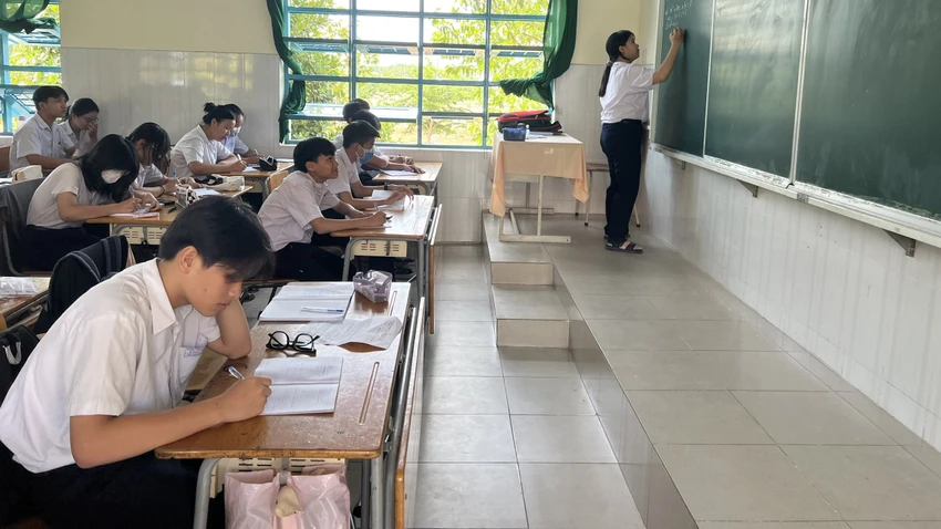 Toàn bộ học sinh khối lớp 9 của tỉnh Bình Dương phải thi lại môn toán. Ảnh: LA Toàn bộ học sinh khối lớp 9 của tỉnh Bình Dương phải thi lại môn toán. Ảnh: LA