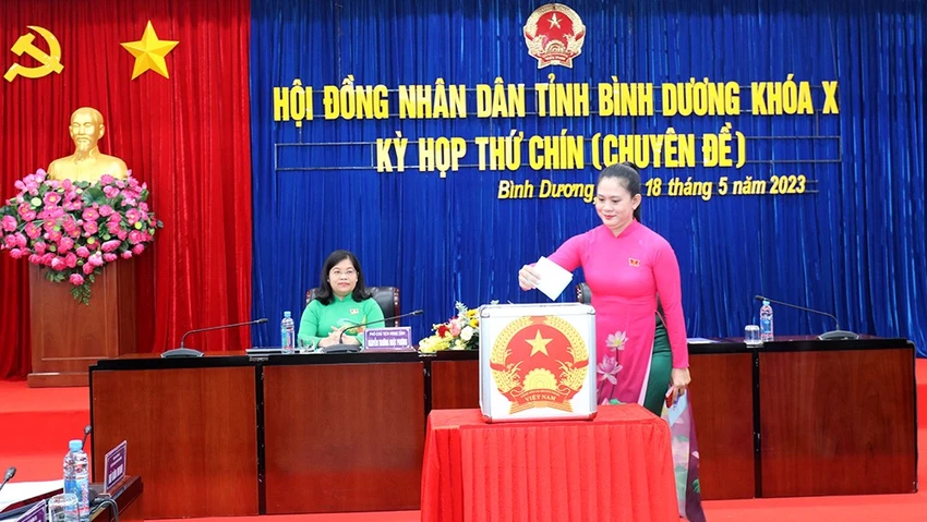 Các đại biểu bầu chức danh chủ chốt. Ảnh: LA Các đại biểu bầu chức danh chủ chốt. Ảnh: LA