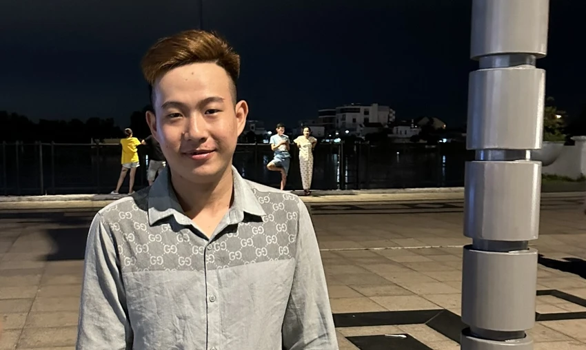 Anh Âu Văn Tuấn là người đầu tiên lao mình xuống sông để cứu người. Ảnh: Người dân cung cấp Anh Âu Văn Tuấn là người đầu tiên lao mình xuống sông để cứu người. Ảnh: Người dân cung cấp