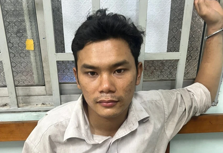 Đang mang súng, đạn đi bán thì Khá bị bắt giữ. Ảnh: CACC Đang mang súng, đạn đi bán thì Khá bị bắt giữ. Ảnh: CACC