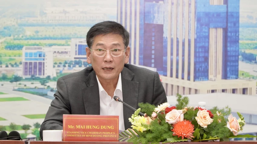 Ông Mai Hùng Dũng, Phó Chủ tịch UBND tỉnh Bình Dương nhấn mạnh Bình Dương định hướng chuyển đổi các khu công nghiệp truyền thống sang mô hình khu công nghiệp thông minh-sinh thái. Ảnh: LA Ông Mai Hùng Dũng, Phó Chủ tịch UBND tỉnh Bình Dương nhấn mạnh Bình Dương định hướng chuyển đổi các khu công nghiệp truyền thống sang mô hình khu công nghiệp thông minh-sinh thái. Ảnh: LA