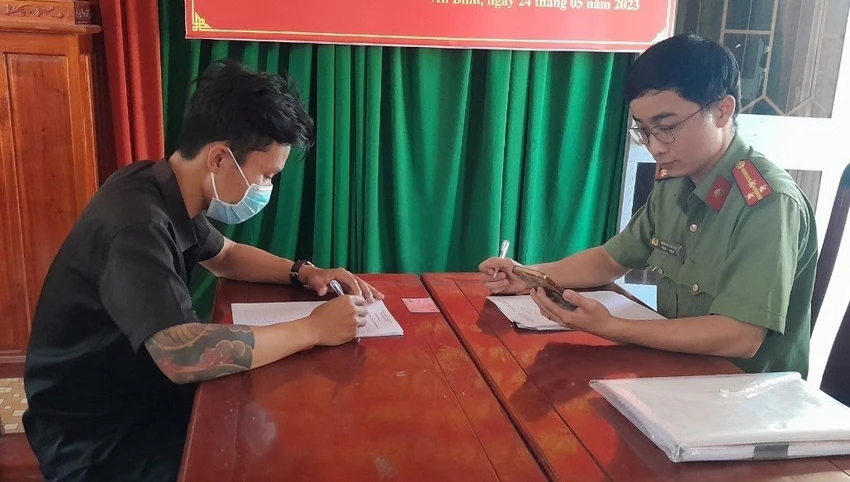 Nam thanh niên bị phạt 7,5 triệu đồng. Ảnh: LA Nam thanh niên bị phạt 7,5 triệu đồng. Ảnh: LA