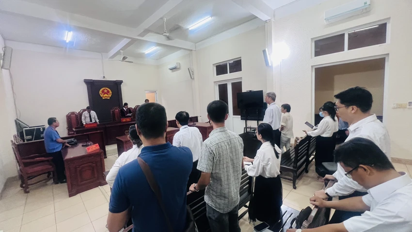 HĐXX tuyên bác toàn bộ yêu cầu khởi kiện của bà Phương Lan. Ảnh: KHẢ DOANH HĐXX tuyên bác toàn bộ yêu cầu khởi kiện của bà Phương Lan. Ảnh: KHẢ DOANH