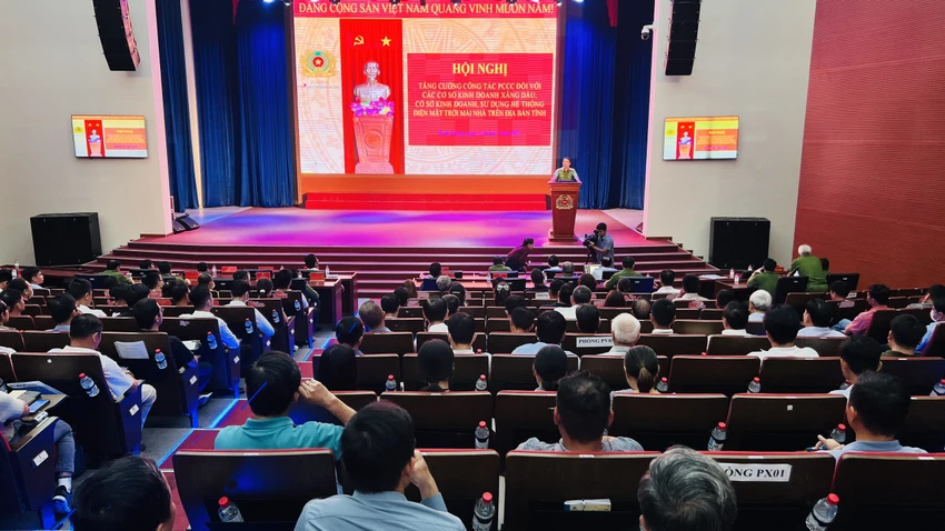 Các cơ sở kinh doanh rất quan tâm đến hội nghị do phía Công an tỉnh Bình Dương tổ chức. Ảnh: LA Các cơ sở kinh doanh rất quan tâm đến hội nghị do phía Công an tỉnh Bình Dương tổ chức. Ảnh: LA