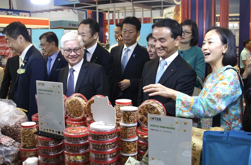 Hội chợ Công thương vùng Đông Nam Bộ năm 2023. Hội chợ Công thương vùng Đông Nam Bộ năm 2023.