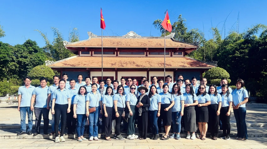 Hai hộ dân có hoàn cảnh khó khăn trên địa bàn tỉnh Bình Phước, được lớp Cao cấp chính trị vận động tặng hai căn nhà tình thương (6).jpg