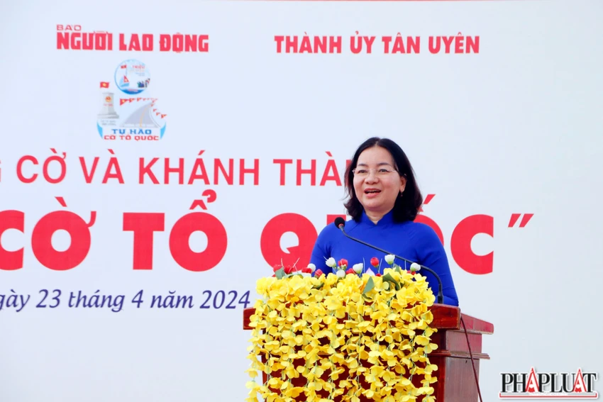 Cờ Tổ QuốcBình Dương: Đường cờ Tổ Quốc rực rỡ tại Cù lao Rùa