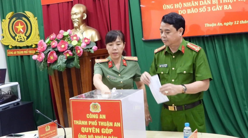 ủng hộ đồng bào (16).jpg