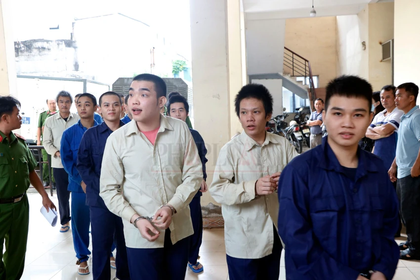 nhóm thanh niên