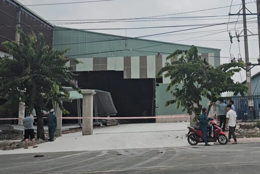 sập nhà xưởng (2).jpg