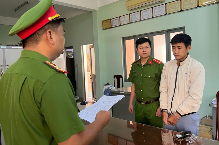Giám đốc đi lừa đảo nhiều công ty, cửa hàng