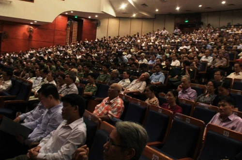 Đà Nẵng: Cử tri ngủ gục, chỉ hai người phát biểu ảnh 2 Đà Nẵng: Cử tri ngủ gục, chỉ hai người phát biểu ảnh 2