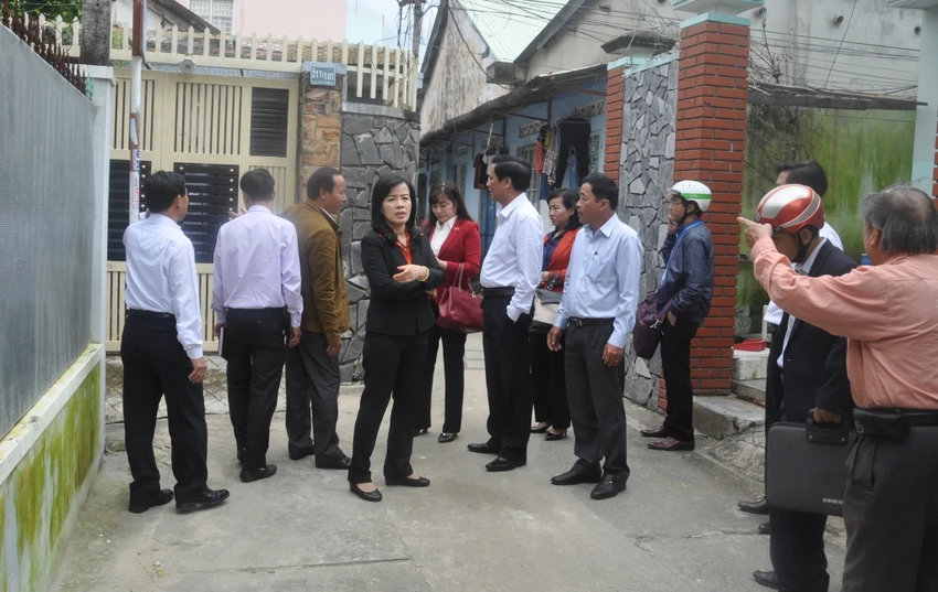 'Không thấy xét xử các vụ gây lãng phí' ảnh 1 Đoàn ĐBQH TP Đà Nẵng đã xuống trực tiếp tại hiện trường. Ảnh: V.T