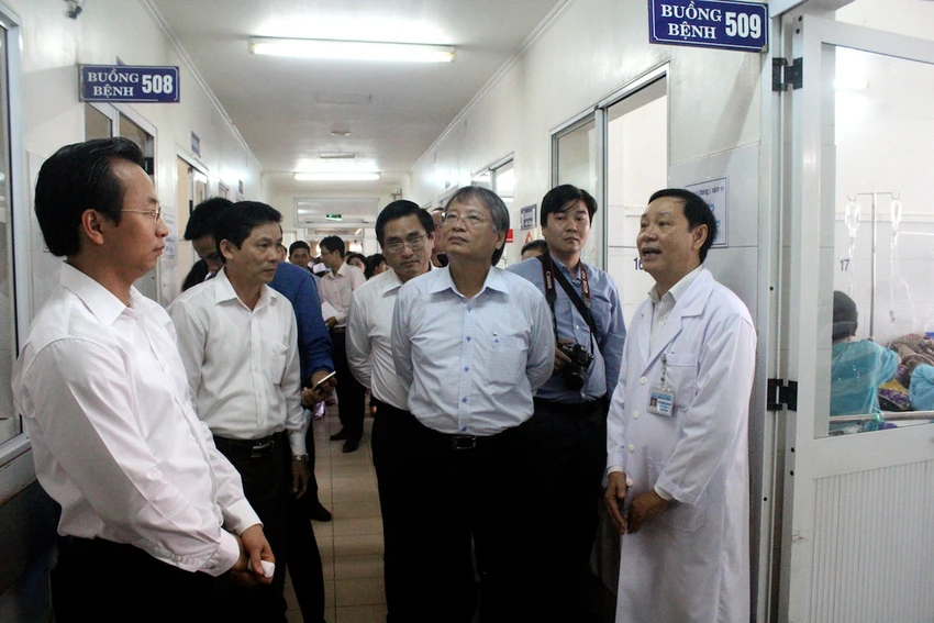 Đừng để người dân đi khám mà bệnh nặng hơn ảnh 1 Đừng để người dân đi khám mà bệnh nặng hơn ảnh 1