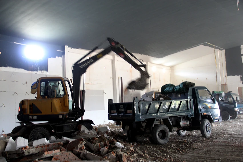 Tháo dỡ khu nhà kiểu Hoa xây dựng trái phép ảnh 4