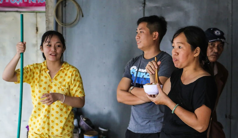 Chùm ảnh: Khách Tây bì bõm lội nước ở Hội An ảnh 2 Chùm ảnh: Khách Tây bì bõm lội nước ở Hội An ảnh 2