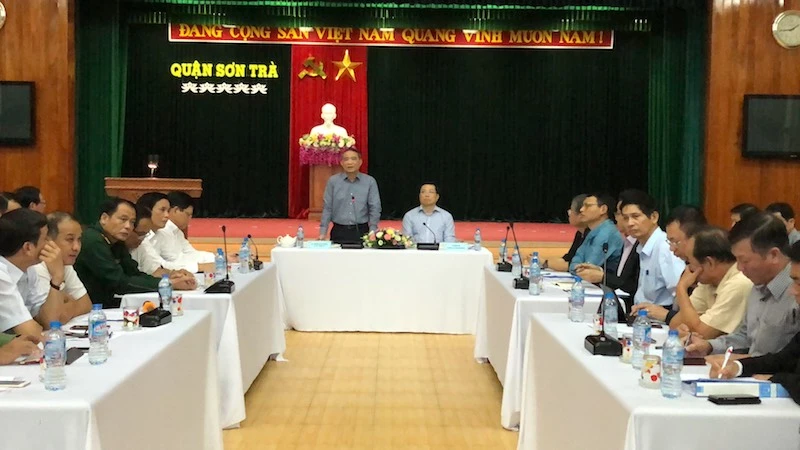 Bí thư, Chủ tịch Đà Nẵng họp khẩn về khắc phục bão số 12 ảnh 2 Bí thư, Chủ tịch Đà Nẵng họp khẩn về khắc phục bão số 12 ảnh 2