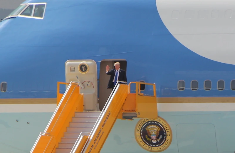 Ngắm chuyên cơ của Tổng thống Donald Trump ở Đà Nẵng ảnh 4 Ngắm chuyên cơ của Tổng thống Donald Trump ở Đà Nẵng ảnh 4