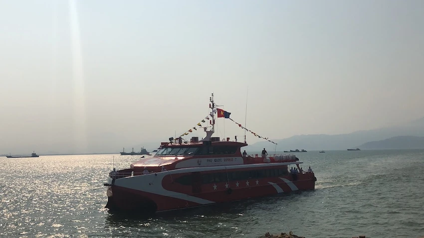 Mở tiệc chiêu đãi trên tàu sân bay USS Carl Vinson ảnh 3