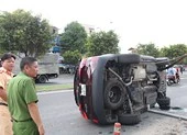 Tài xế lật xe ở Hàng Xanh không đo nồng độ cồn vì chưa tông ai