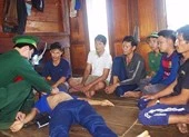 Đâm vào cây gỗ giữa biển, 6 ngư dân trên tàu cá bị chìm