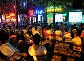 Nhẹ cả người vì quán cà phê vẫn được chiếu World Cup