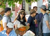 Hướng dẫn viên Trung Quốc lộng hành