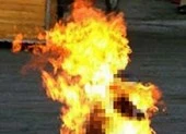 1 bảo vệ tự thiêu trước cửa hàng ở Hóc Môn 