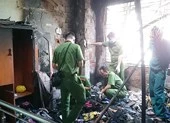Shop quần áo bốc cháy, 2 cụ già mắc kẹt bên trong