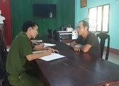 Bắt 2 'sa tặc' lên bờ đuổi chém người dân