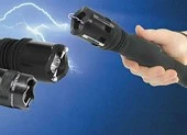 2 kẻ xăm trổ chích roi điện, cướp xe SH dưới dạ cầu Thủ Thiêm 