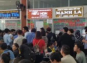 Xếp hàng từ 3 giờ sáng mua vé xe tết tại Đà Nẵng
