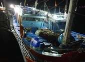 Vượt hơn 200 hải lý ra Hoàng Sa cứu 16 ngư dân gặp nạn