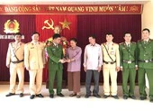 Cảnh sát giao thông trả lại 11 triệu đồng cho người đánh rơi