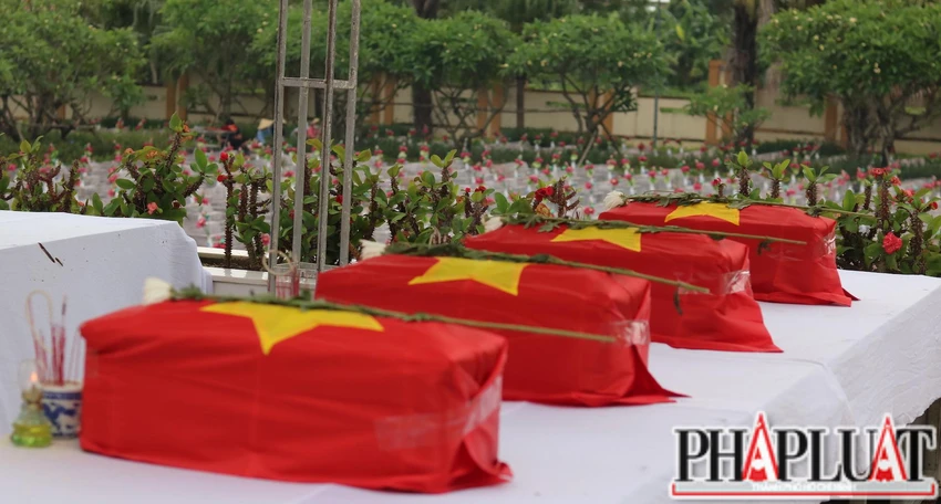 17 hài cốt liệt sĩ được quy tập trong mùa khô 2021-2022 tại Lào. Ảnh: BẢO THIÊN. 17 hài cốt liệt sĩ được quy tập trong mùa khô 2021-2022 tại Lào. Ảnh: BẢO THIÊN.