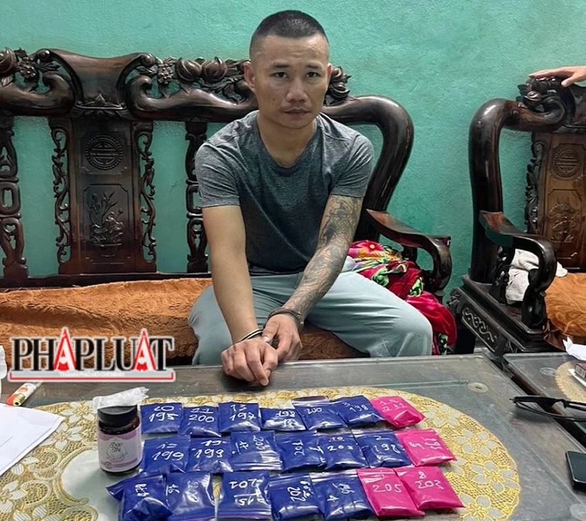 Đối tượng Ngô Quốc Vũ cùng tang vật. Ảnh: CABĐ. Đối tượng Ngô Quốc Vũ cùng tang vật. Ảnh: CABĐ.
