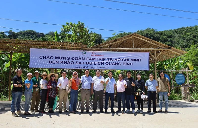 Đoàn famtrip TP. Hồ Chí Minh khảo sát các điểm du lịch tại Quảng Bình. Ảnh:D.H. Đoàn famtrip TP. Hồ Chí Minh khảo sát các điểm du lịch tại Quảng Bình. Ảnh:D.H.