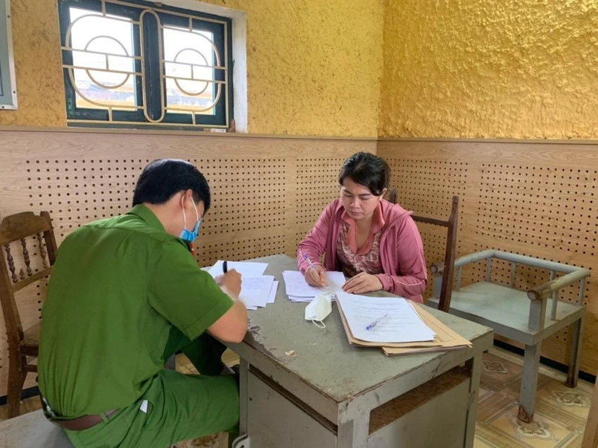 Đậu Thị Liệu tại cơ quan công an. Ảnh: CAQB Đậu Thị Liệu tại cơ quan công an. Ảnh: CAQB