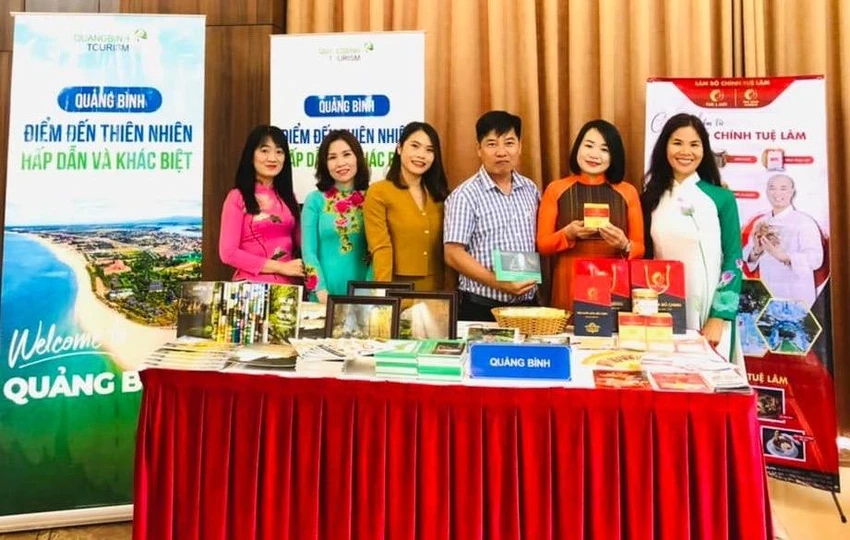 Gian hàng giới thiệu các sản phẩm nổi bật tại Quảng Bình. Ảnh: S.B.C Gian hàng giới thiệu các sản phẩm nổi bật tại Quảng Bình. Ảnh: S.B.C