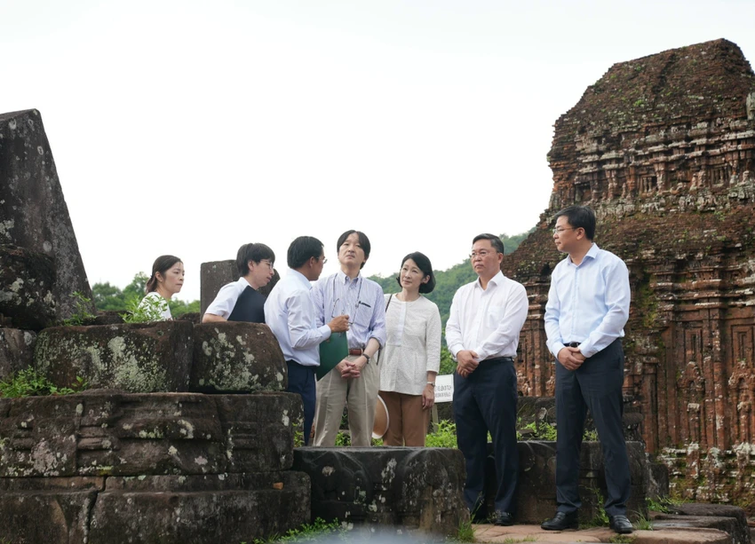 hoang-thai-tu-nhat-ban.jpg