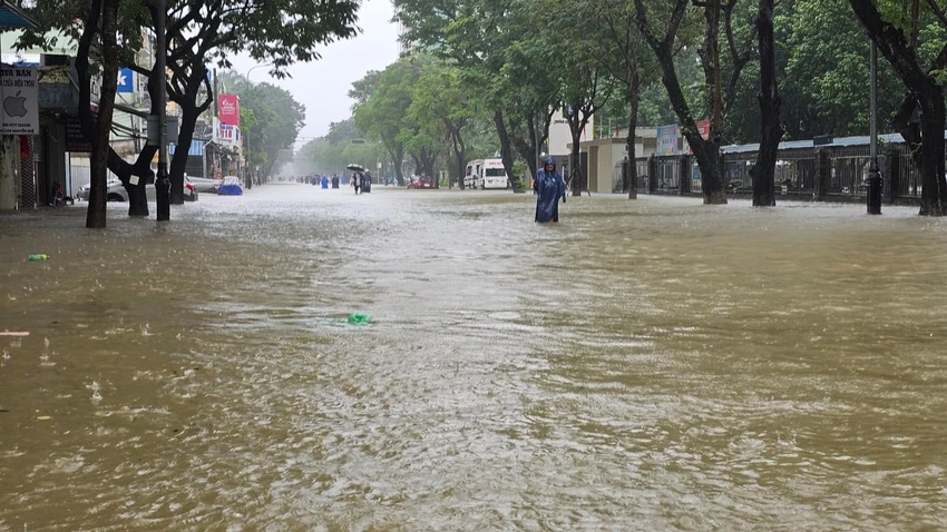 nước lũ