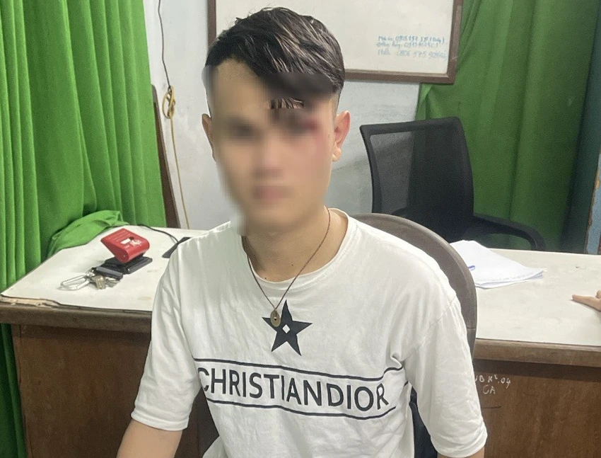 lao xe vào CSGT