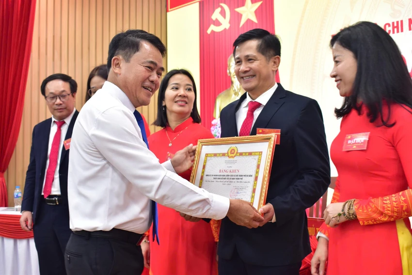 NHCSXH-TP-Da-Nang-nhan-bang-khen.jpg
