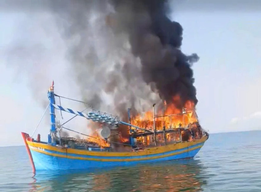 tau-ca-bi-chay-vi-ro-ri-gas.jpg