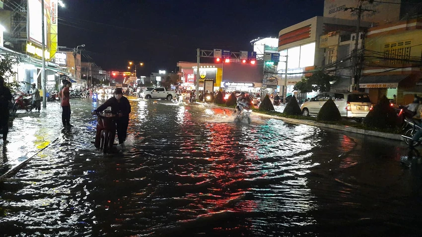 Cần Thơ ngập nặng ngày cuối tuần ảnh 6 Cần Thơ ngập nặng ngày cuối tuần ảnh 6
