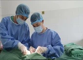 Sơ ý khi cắt rau, người phụ nữ bị lóc toàn bộ da đầu