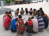 8 phụ nữ và 12 đàn ông nửa đêm chơi tài xỉu