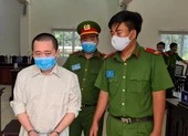 Đổ xăng định thiêu sống người tình vì đòi chia tay