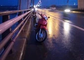 1 phụ nữ từ cầu Cần Thơ lao mình xuống sông Hậu