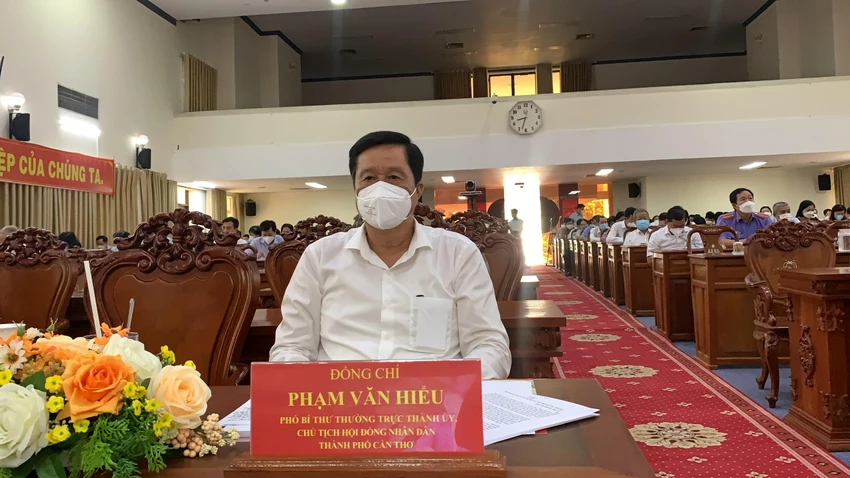 Ông Phạm Văn Hiểu, Phó Bí thư Thường trực Thành uỷ, chủ tịch HĐND TP Cần Thơ dự hội nghị tại điểm cầu TP Cần Thơ Cần Thơ. Ảnh: HD